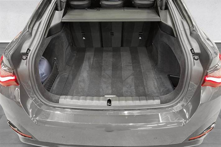 Grå BMW i4 fra 2024