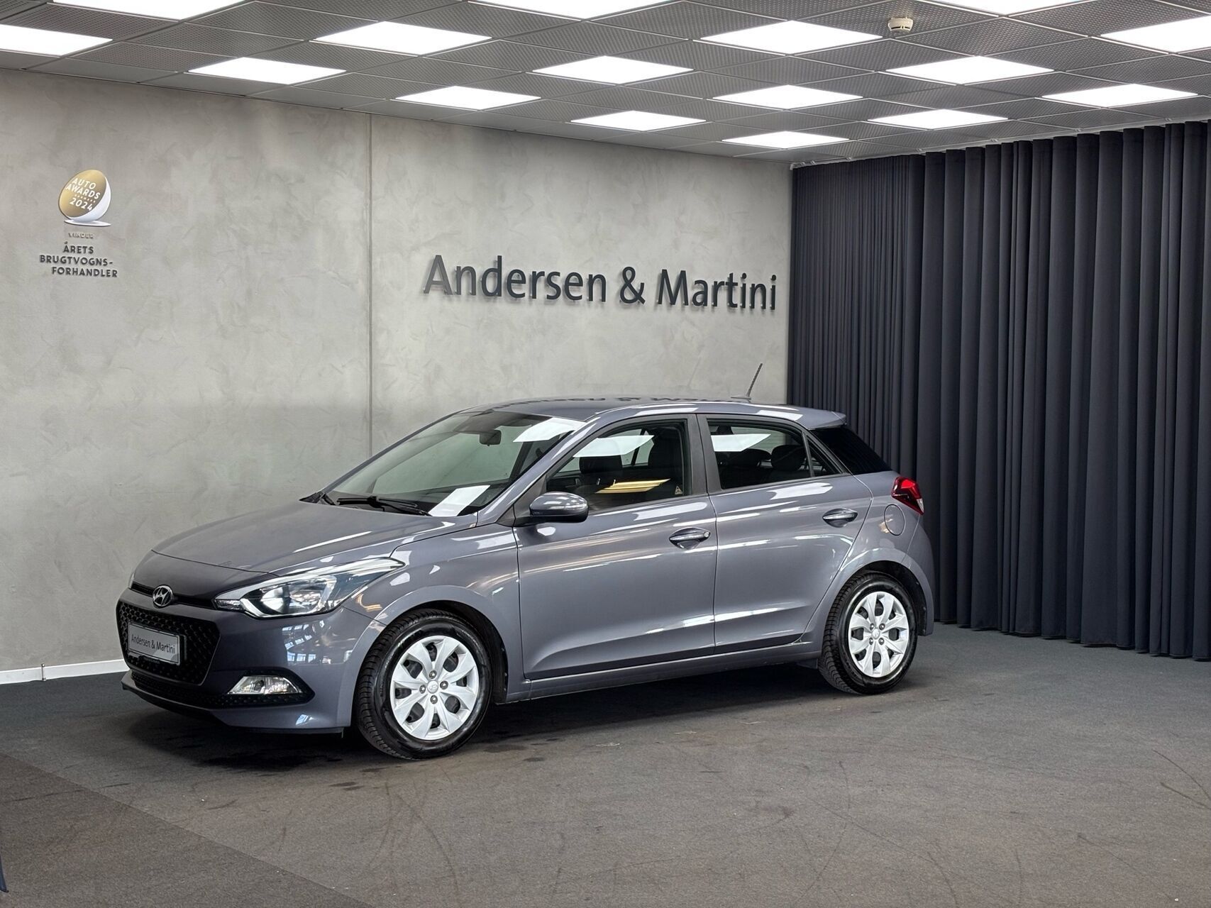 Blå Hyundai i20 fra 2017