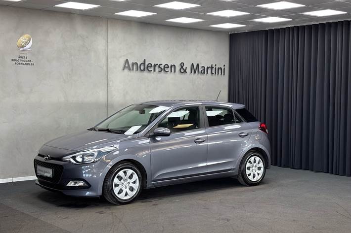 Blå Hyundai i20 fra 2017