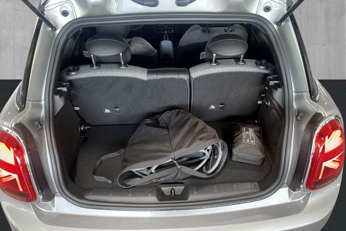 Sølv Mini Cooper SE fra 2023