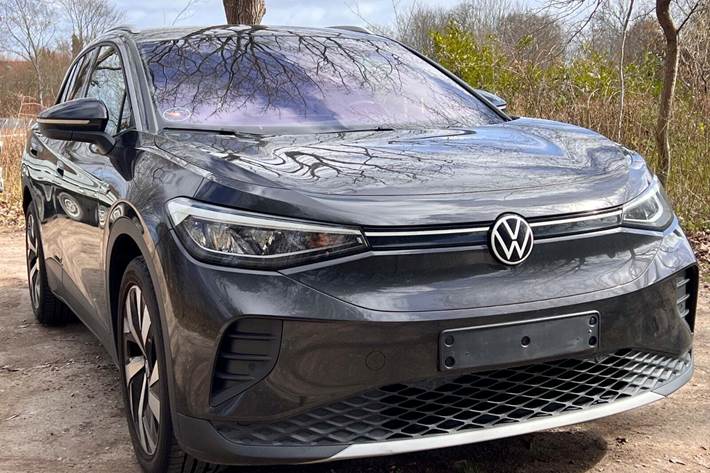 Grå VW ID.4 fra 2021 set udefra