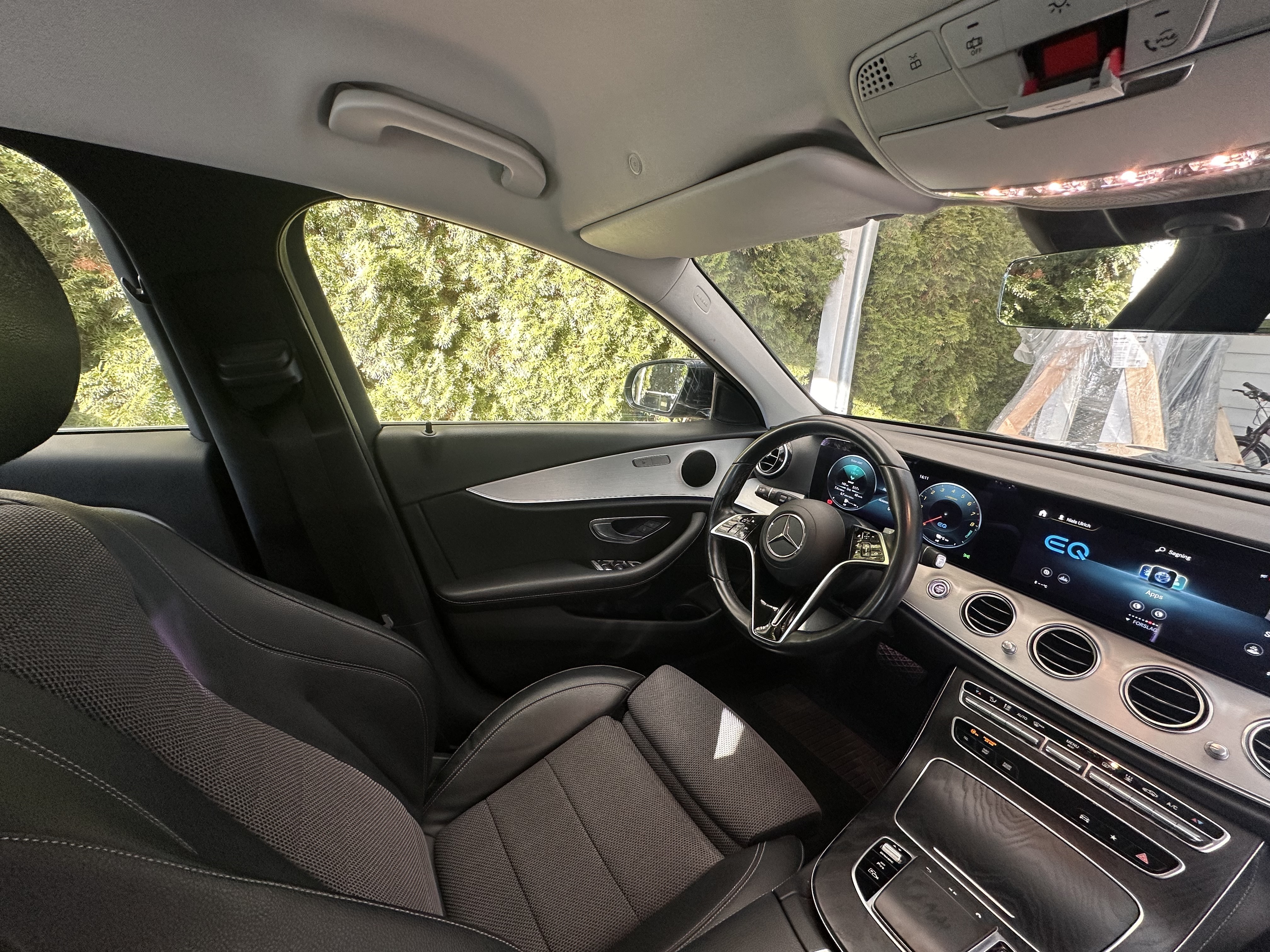 Blå Mercedes E-Klasse fra 2021