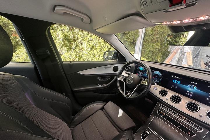 Blå Mercedes E-Klasse fra 2021