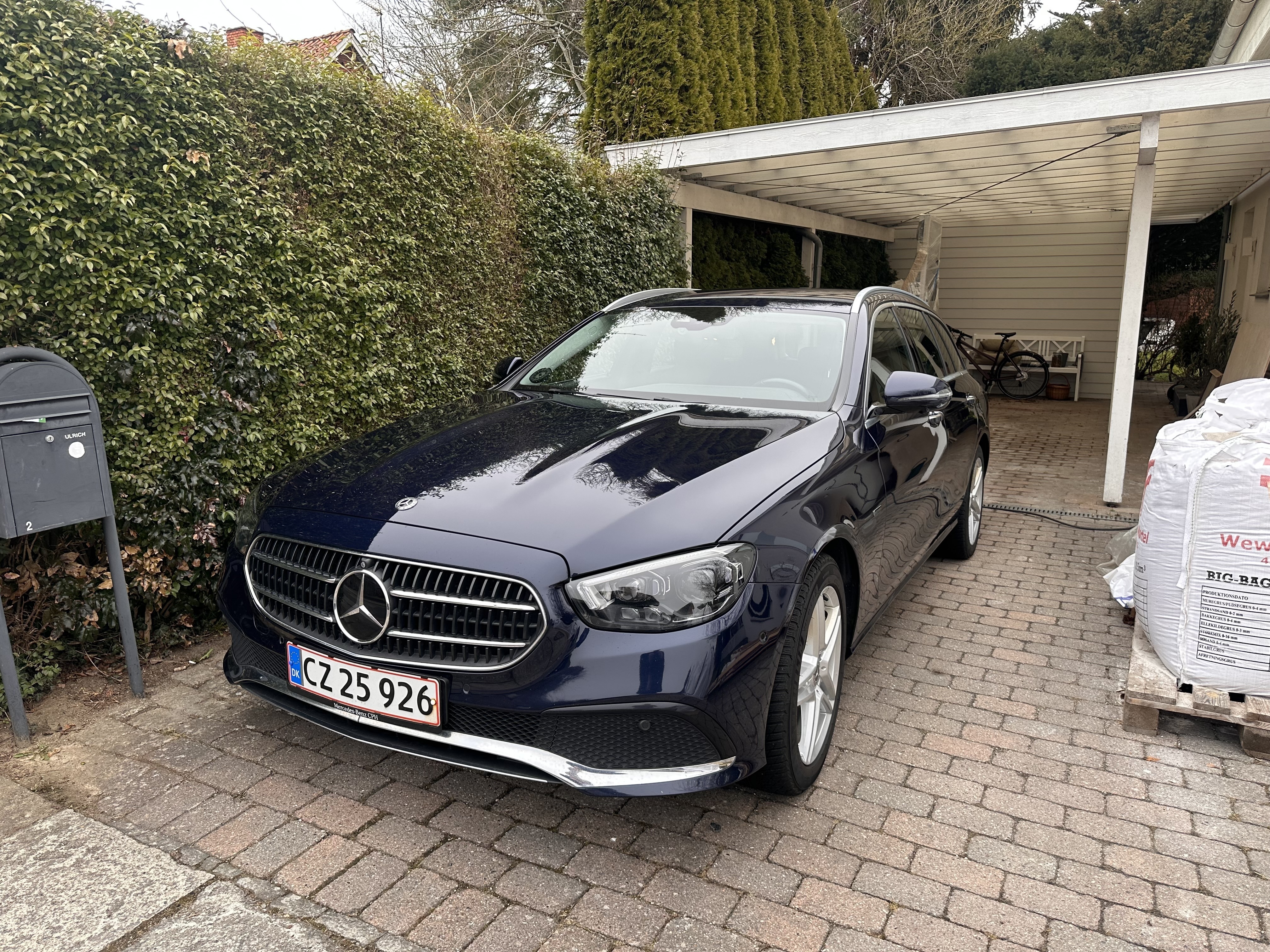 Blå Mercedes E-Klasse fra 2021