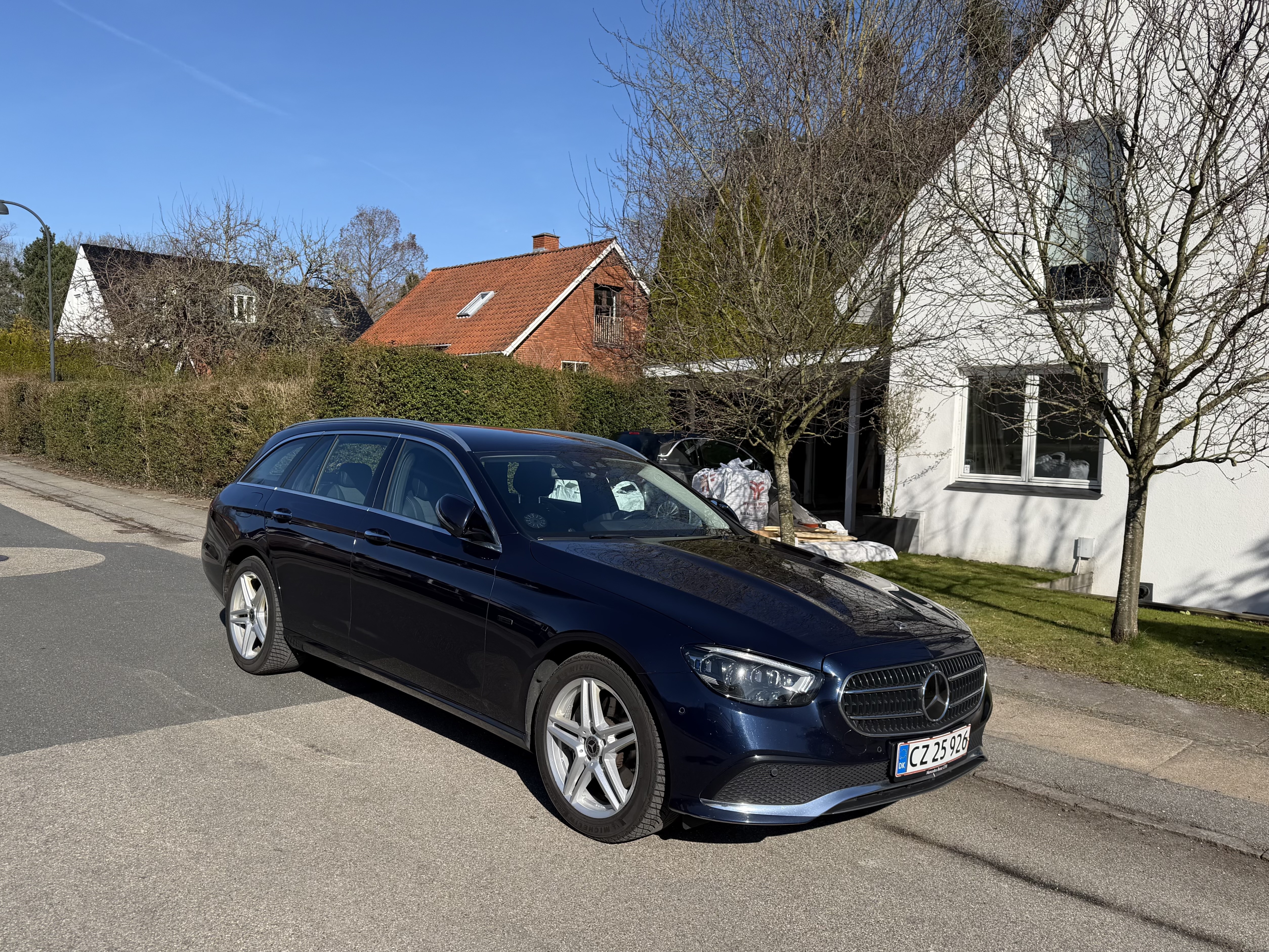 Blå Mercedes E-Klasse fra 2021