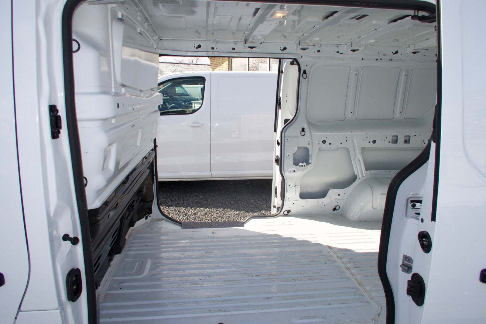 Nissan NV300 1,6 dCi 125 L2H1 Comfort Van