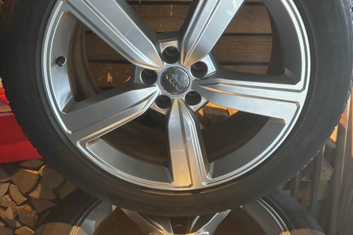 Sort Audi e-tron fra 2020