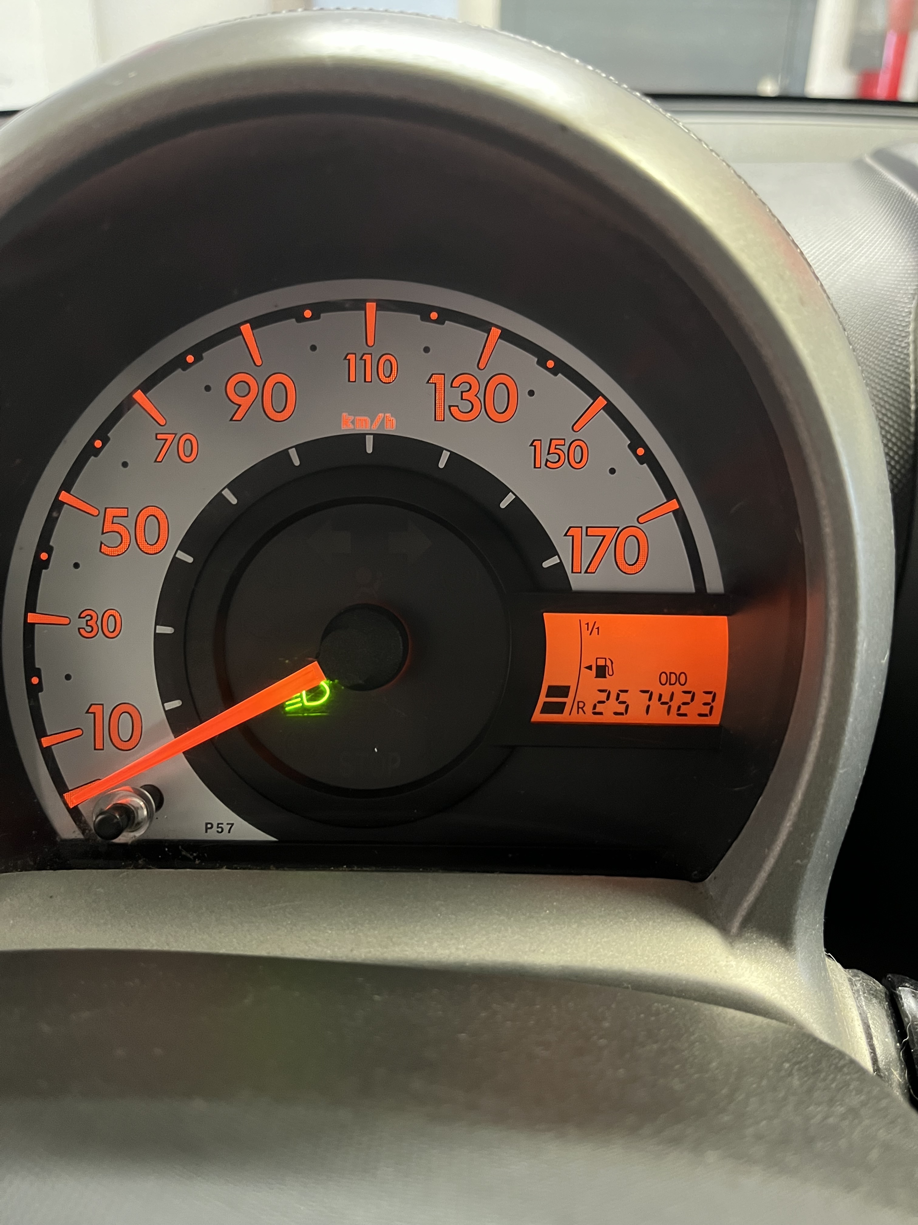 Sort Peugeot 107 fra 2011