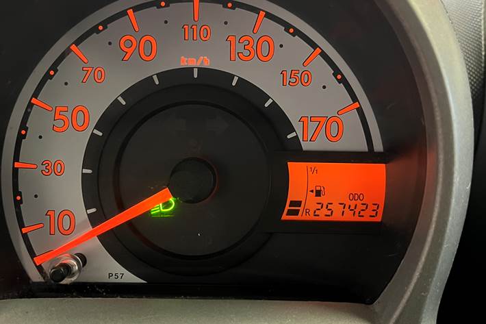 Sort Peugeot 107 fra 2011