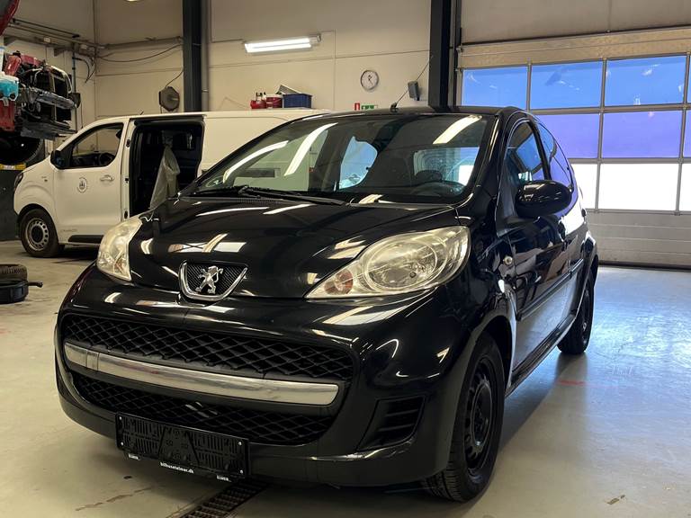 Peugeot 107 1,0 5-D 68 HK