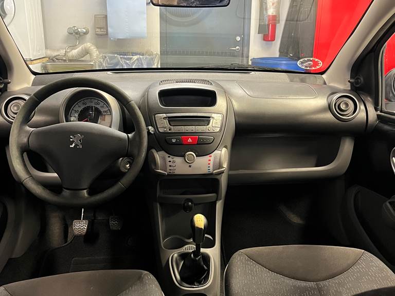 Peugeot 107 1,0 5-D 68 HK