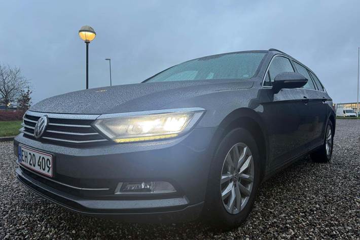 Grå VW Passat fra 2017