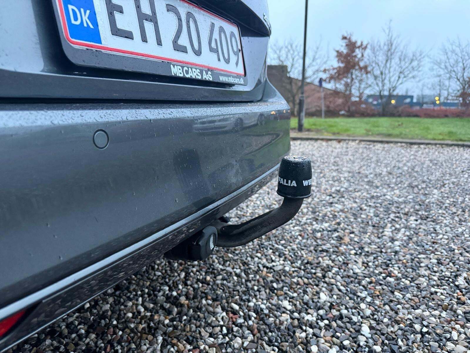 Grå VW Passat fra 2017