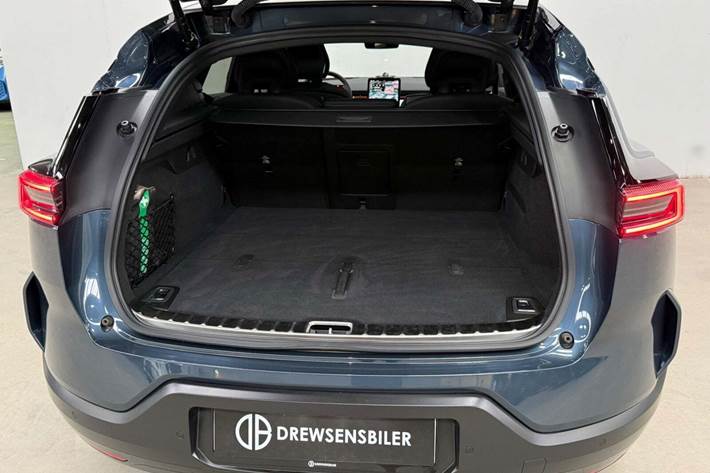 Blå Polestar 3 fra 2024