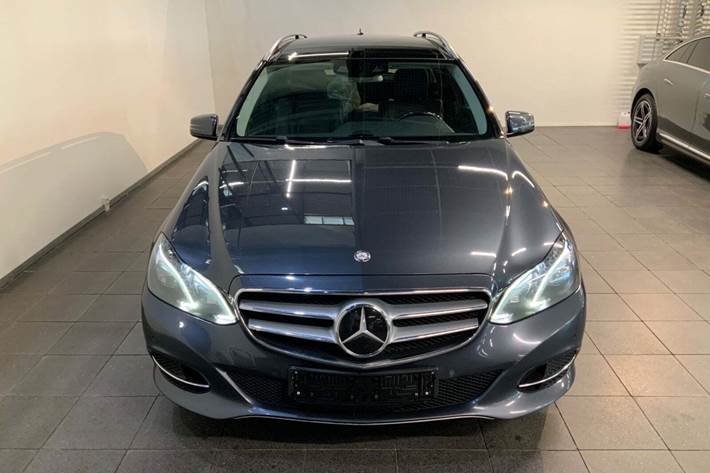 Grå Mercedes E300 fra 2016