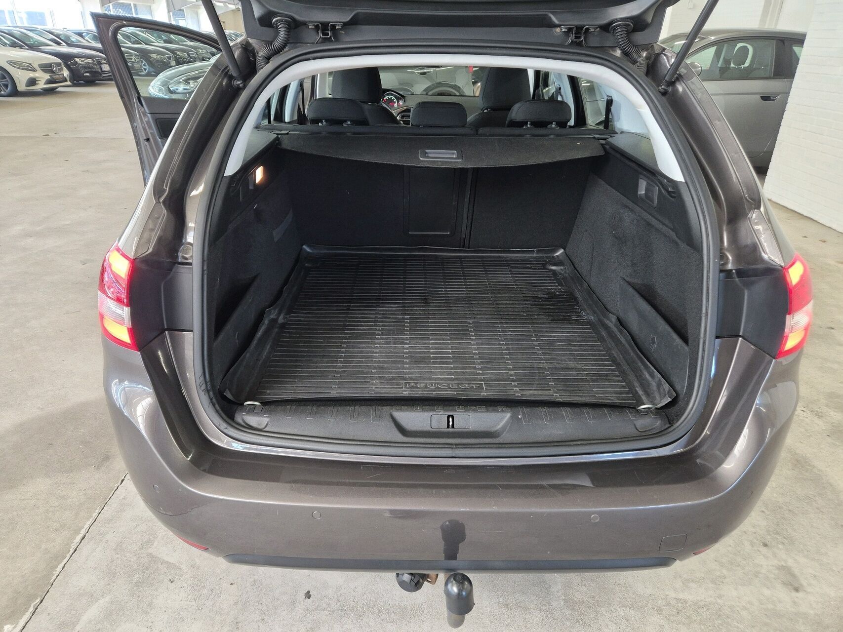 Sort Peugeot 308 fra 2014