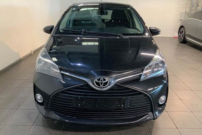 Sort Toyota Yaris fra 2015