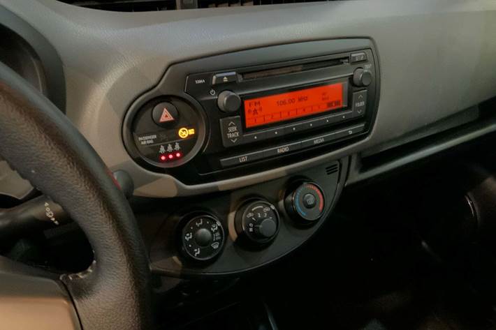 Sort Toyota Yaris fra 2015