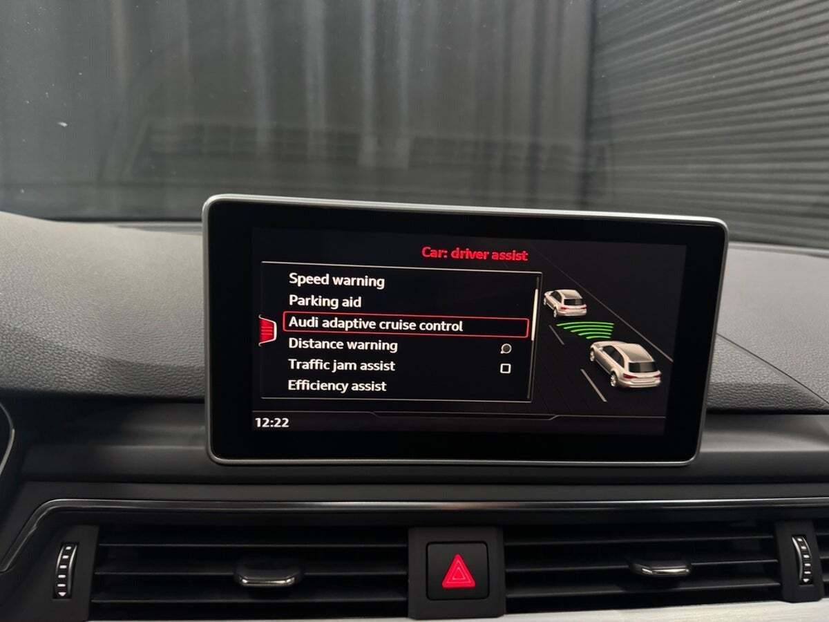 Grå Audi A4 fra 2016