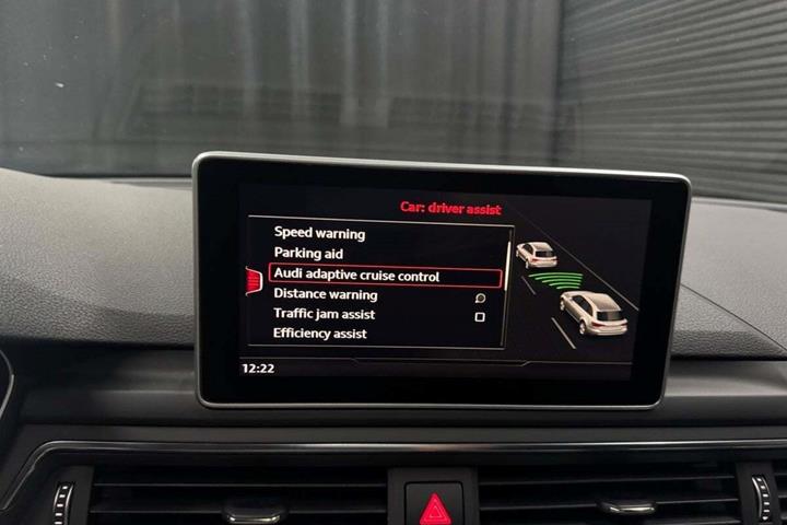 Grå Audi A4 fra 2016