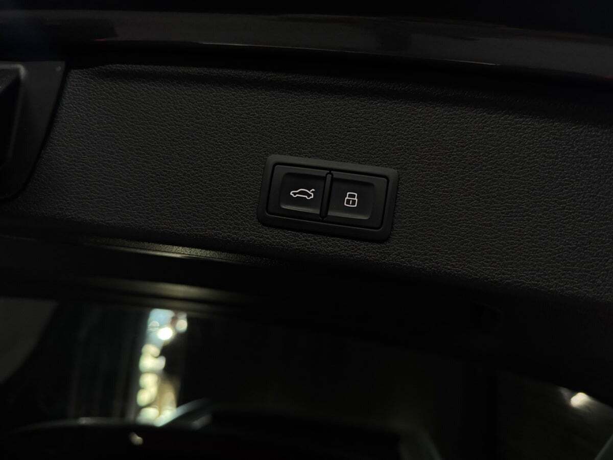 Grå Audi A4 fra 2016