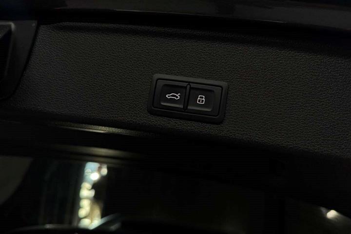 Grå Audi A4 fra 2016