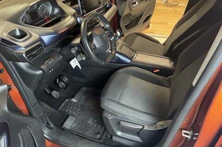 Brun Peugeot Rifter fra 2019