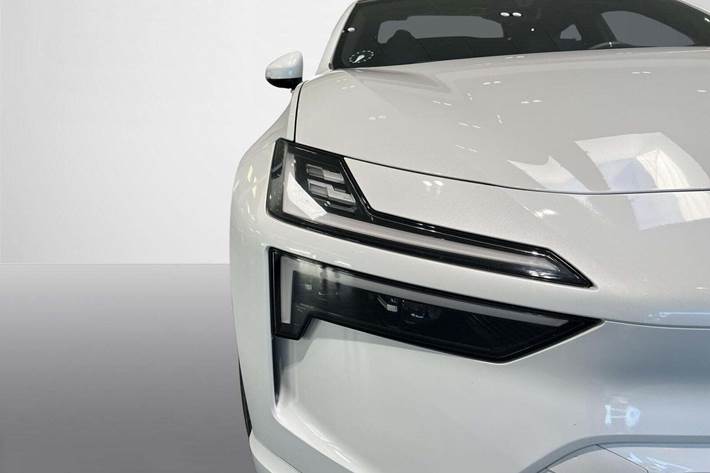 Hvid Polestar 4 fra 2026