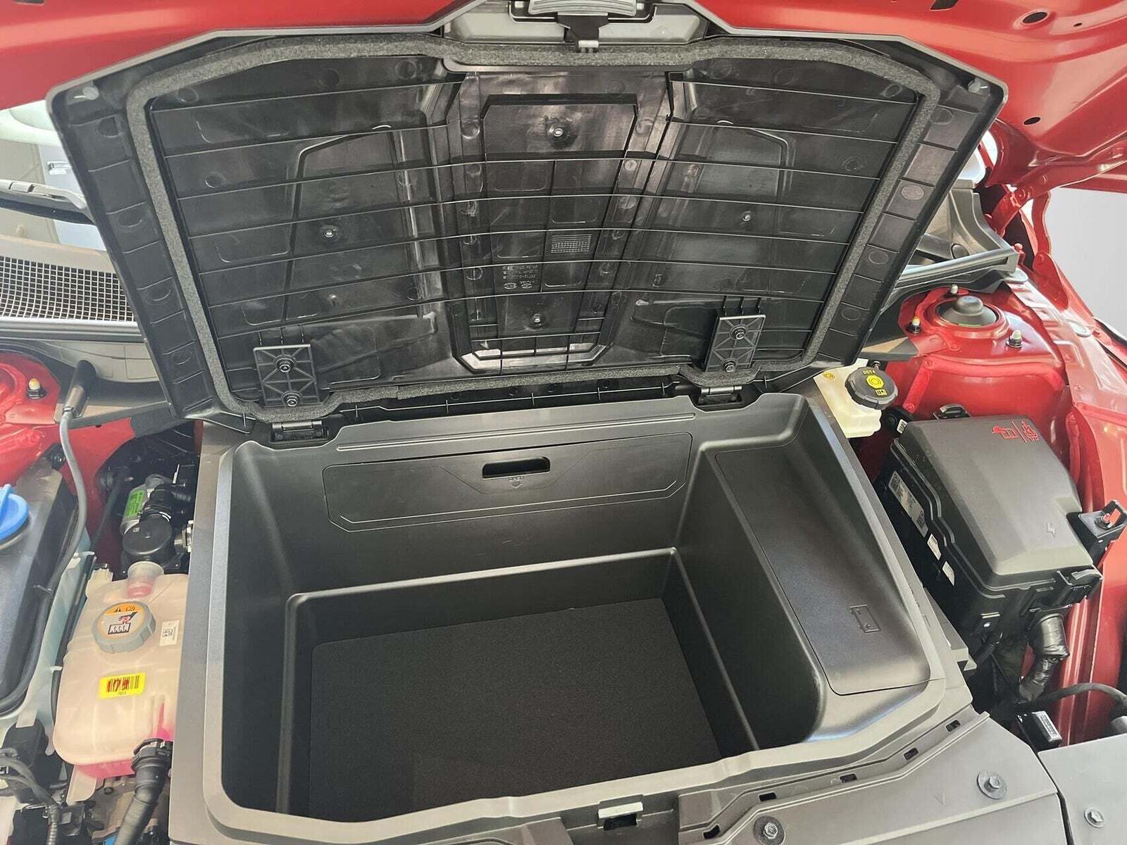 Rød Hyundai Ioniq 5 fra 2025