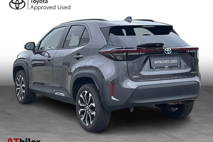 Grå Toyota Yaris Cross fra 2024