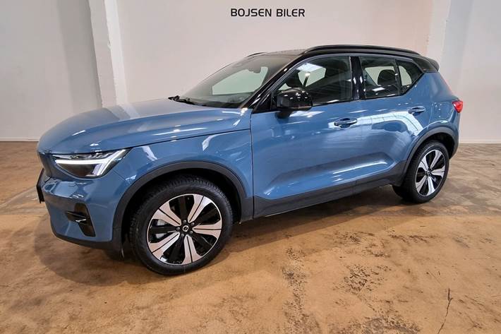 Blå Volvo XC40 fra 2024
