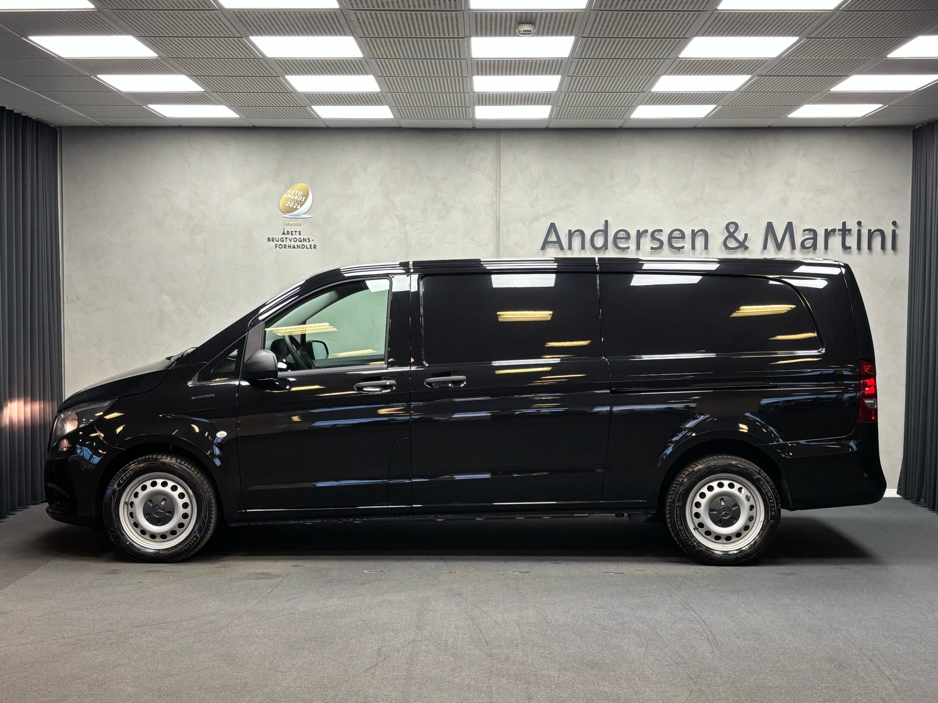 Sort Mercedes eVito fra 2025