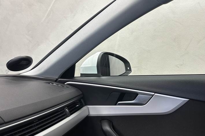 Hvid Audi A4 fra 2021