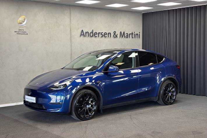 Blå Tesla Model Y fra 2022