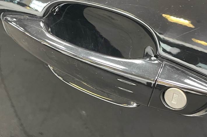 Sort Jeep Avenger fra 2023