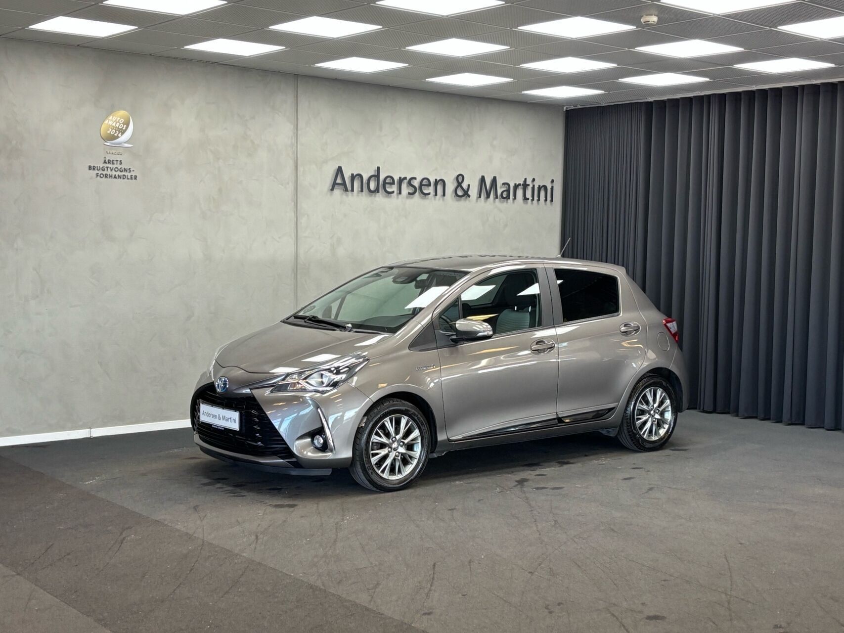 Brun Toyota Yaris fra 2017