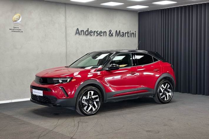 Rød Opel Mokka-e fra 2023 set udefra