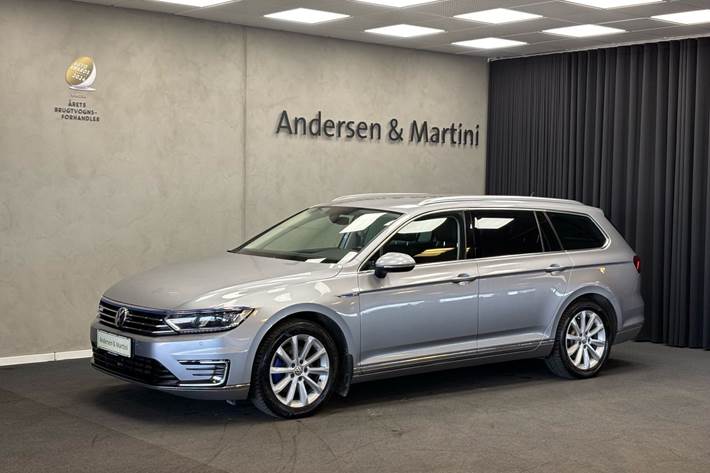 Sølv VW Passat fra 2018