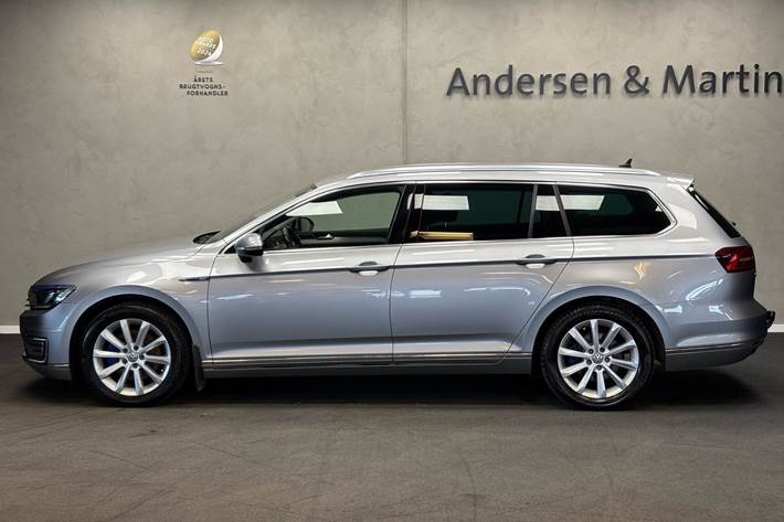 Sølv VW Passat fra 2018