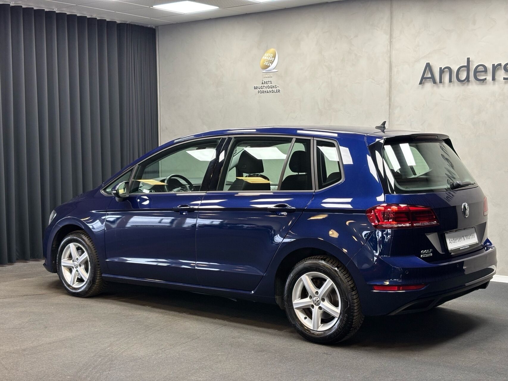 Blå VW Golf Sportsvan fra 2018