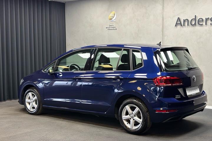 Blå VW Golf Sportsvan fra 2018