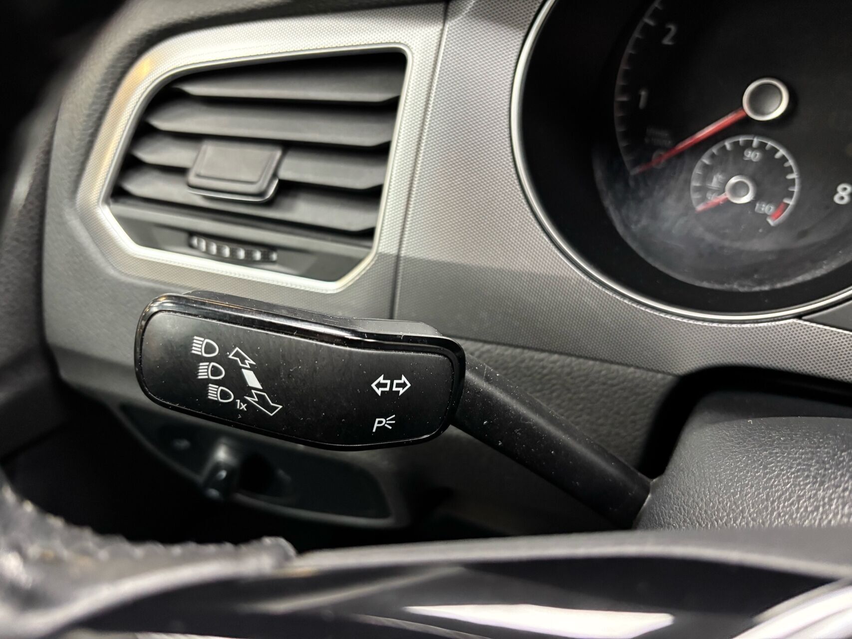 Blå VW Golf Sportsvan fra 2018