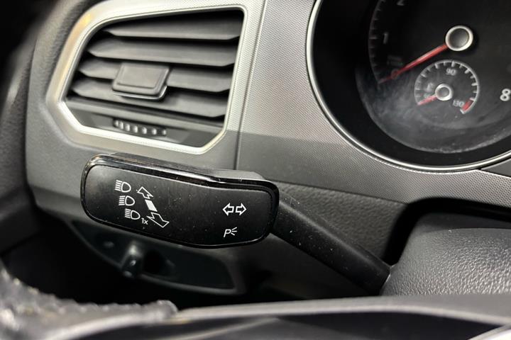 Blå VW Golf Sportsvan fra 2018