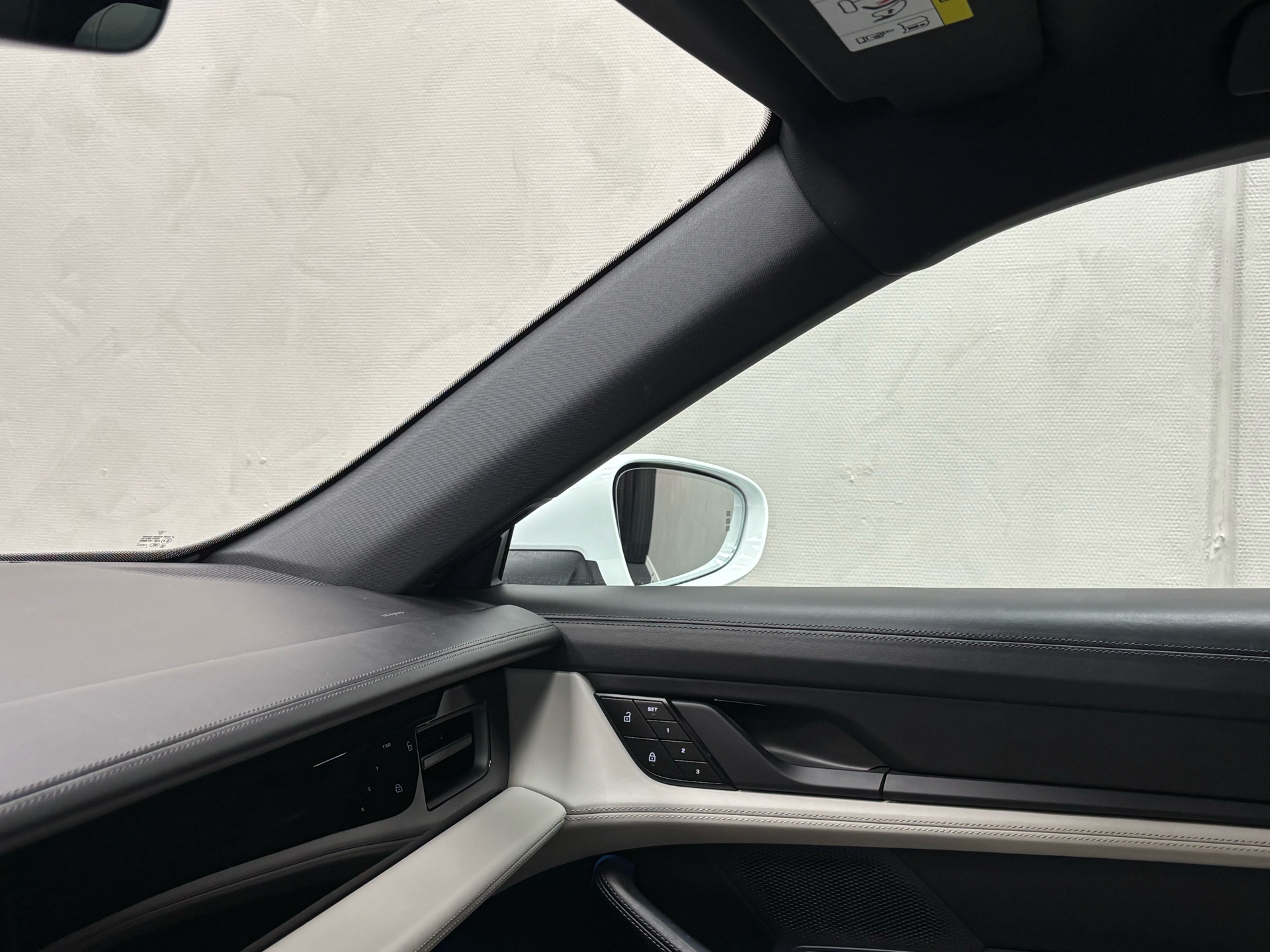 Hvid Porsche Taycan fra 2021