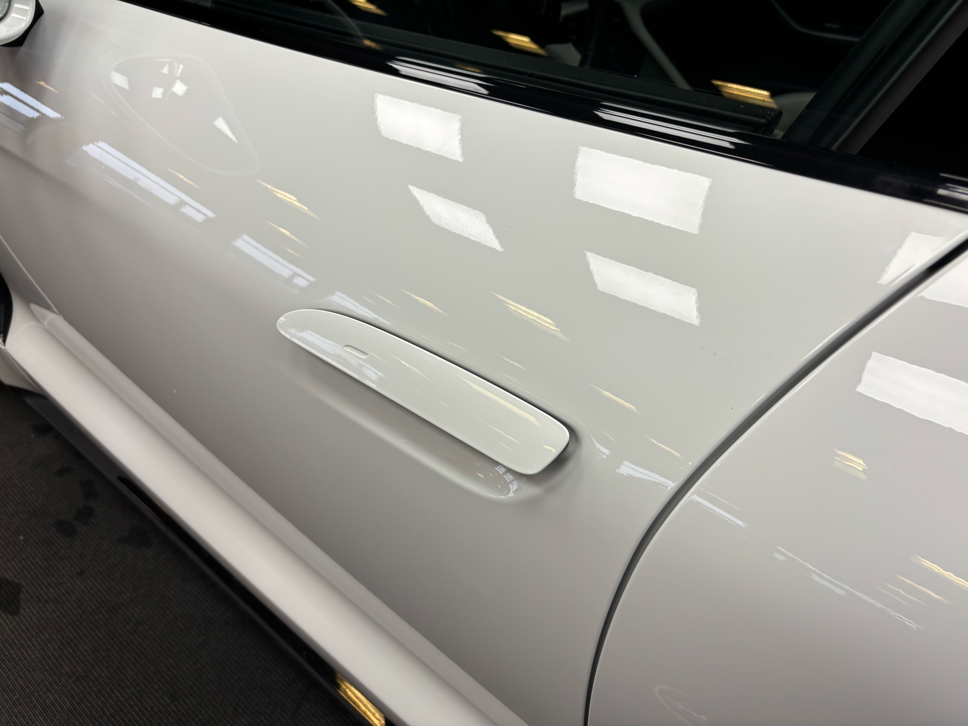 Hvid Porsche Taycan fra 2021