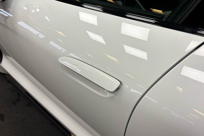 Hvid Porsche Taycan fra 2021