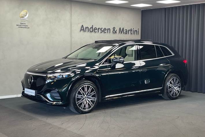 Grøn Mercedes EQS 450 fra 2023 set udefra