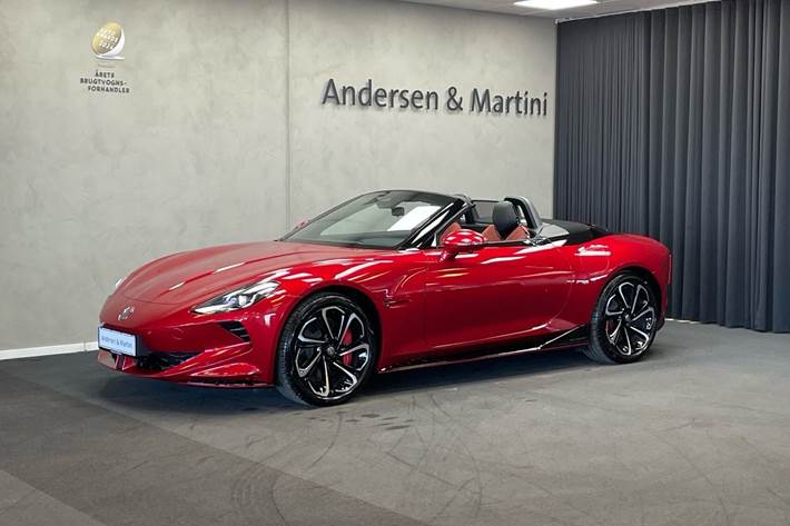 Rød MG Cyberster fra 2025 set udefra