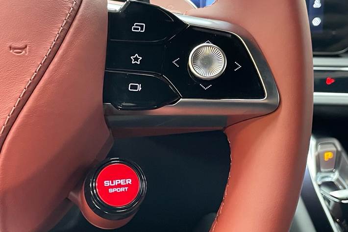 Rød MG Cyberster fra 2025