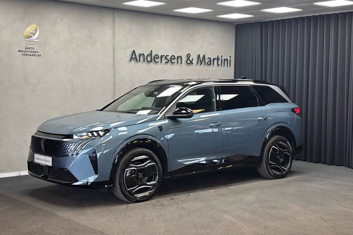 Blå Peugeot e-5008 fra 2024 set udefra